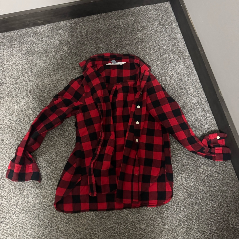 Old Navy classic shirt. Women’s M
